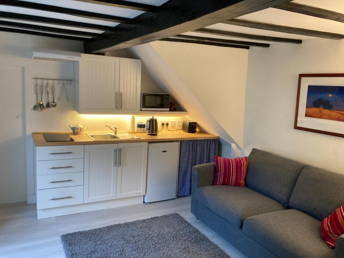 Bryntirion Farmhouse Apartment With Hot Tub Llanfair Caereinion Extérieur photo
