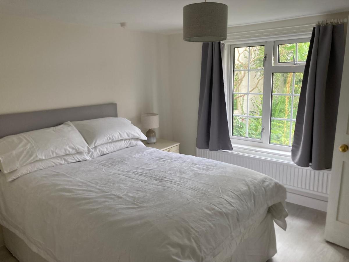 Bryntirion Farmhouse Apartment With Hot Tub Llanfair Caereinion Extérieur photo