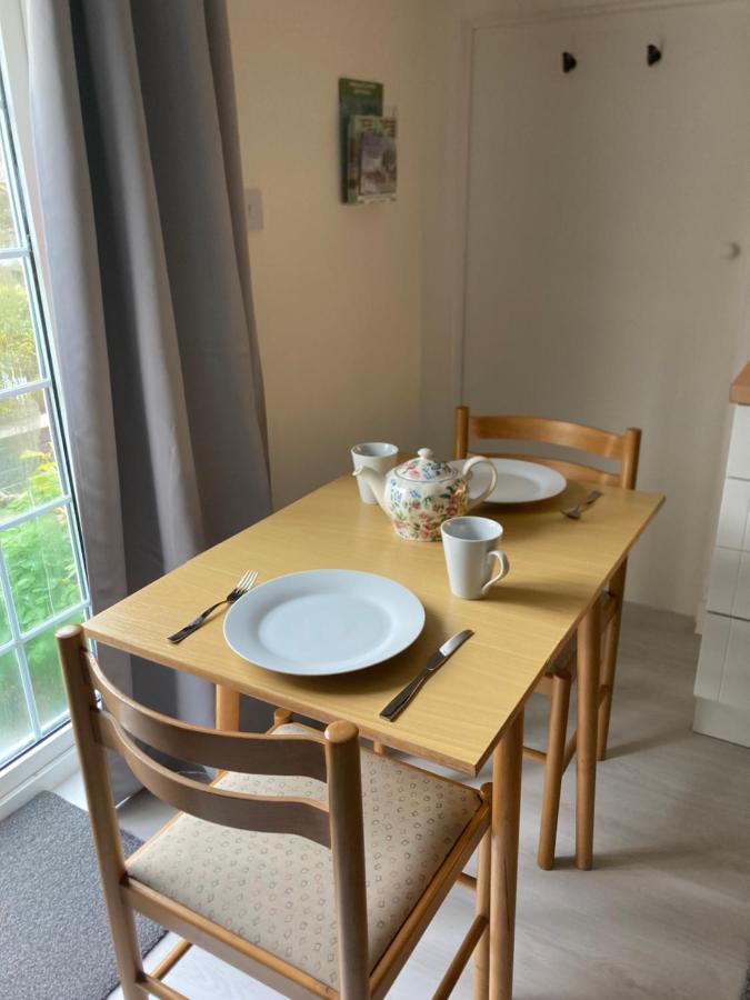 Bryntirion Farmhouse Apartment With Hot Tub Llanfair Caereinion Extérieur photo